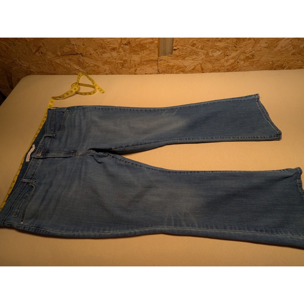 Levi's Women's Size 20 Levi Strauss Signature Light Wash Boot Cut Cotton Blend